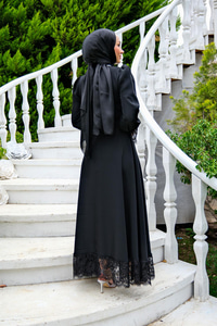 YAKASI TAS AKSESUARLI DANTELLI ABIYE SIYAH