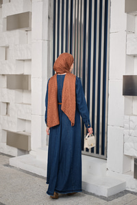 Yakası V Detaylı Kemerli Elbise Lacivert