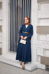 Yakası V Detaylı Kemerli Elbise Lacivert