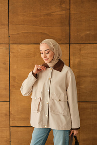 Yakası Ve Bilekleri Kadife Detaylı Ceket Krem