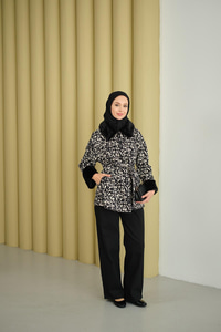 Yakası Ve Bilekleri Kürk Detay Leoparlı Ceket Siyah