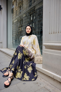 Yaldız Yaprak Desenli Elbise Siyah