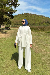 Yan Düğme Detay Takım Ekru