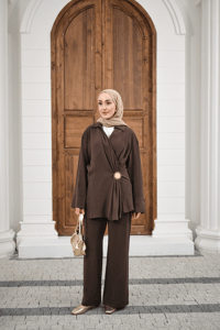 Yandan Bağlamalı Broş Detay Takım Kahverengi