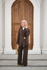 Yandan Bağlamalı Broş Detay Takım Kahverengi