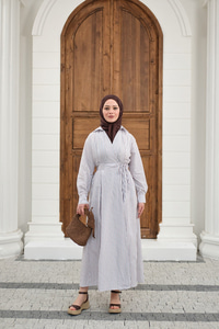 Yandan Bağlamalı Çizgili Elbise Beyaz-Kahverengi