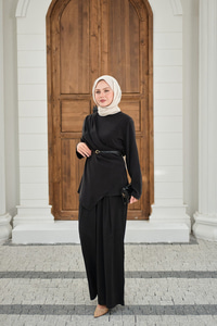 Yandan Dikişli Parça Detay Pantolonlu Takım Siyah