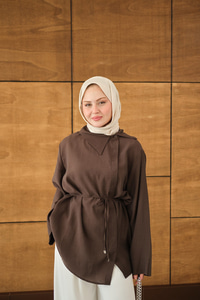 Yandan Düğme Yakalı Bel Bağlamalı Gömlek Kahverengi