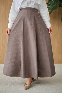 Yandan Fermuarlı Kendinden Desen Etek Vizon