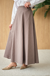 Yandan Fermuarlı Kendinden Desen Etek Vizon