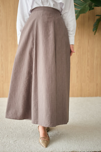 Yandan Fermuarlı Kendinden Desen Etek Vizon