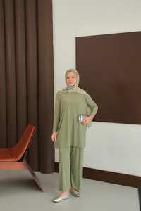 Yanları Cepli Takım Fıstık Yeşil