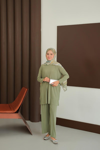 Yanları Cepli Takım Fıstık Yeşil