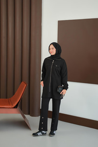 Yanları Çıtçıt Detay Fermuarlı Takım Siyah