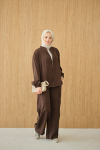 Yanları Dikiş Detay Fermuarlı Takım Kahverengi