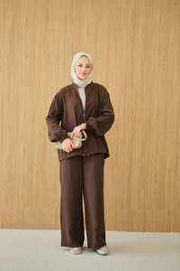 Yanları Dikiş Detay Fermuarlı Takım Kahverengi