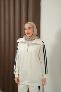 Yanları Şerit Detay Takım Beyaz