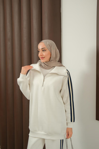 Yanları Şerit Detay Takım Beyaz