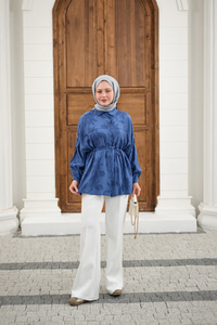 Yaprak Desen Bel Bağlamalı Gömlek Lacivert