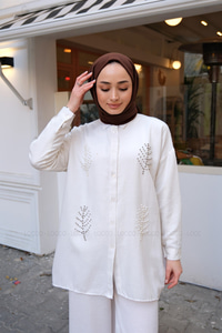 YAPRAK ISLEMELI KETEN GOMLEK TAS