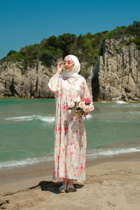 Yaprak Ve Çicek Desenli Elbise Krem