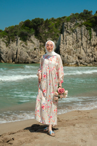 Yaprak Ve Çicek Desenli Elbise Krem