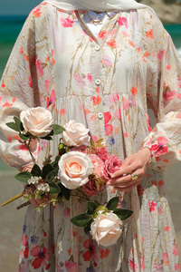 Yaprak Ve Çicek Desenli Elbise Krem