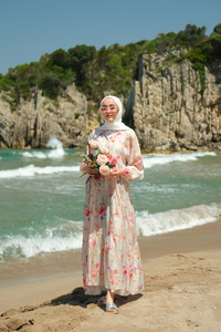 Yaprak Ve Çicek Desenli Elbise Krem