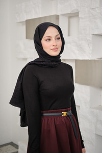 Yarım Balıkçı Yaka Parmak Geçirme Detay Slimfit Penye Body Siyah