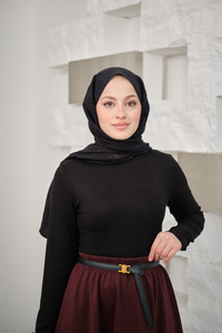 Yarım Balıkçı Yaka Parmak Geçirme Detay Slimfit Penye Body Siyah