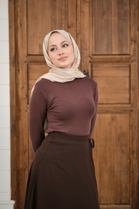 Yarım Balıkçı Yaka Parmak Geçirme Detay Slimfit Penye Body Kahverengi