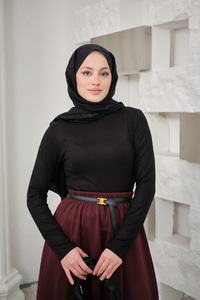 Yarım Balıkçı Yaka Parmak Geçirme Detay Slimfit Penye Body Siyah