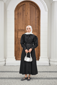 Yarım Düğmeli Yaka Bağlamalı Kemerli Balon Kol Elbise Siyah