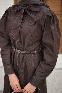 Yarım Düğmeli Yaka Bağlamalı Kemerli Balon Kol Elbise Kahverengi