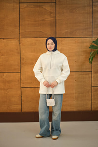 Yarım Fermuarlı Kapüşonlu Sweat Beyaz