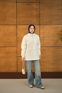 Yarım Fermuarlı Kapüşonlu Sweat Beyaz