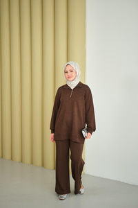 Yarım Fermuarlı Taşlı Takım Kahverengi