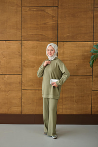 Yarım Fermuarlı Taşlı Takım Yeşil