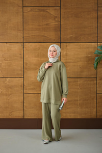 Yarım Fermuarlı Taşlı Takım Yeşil