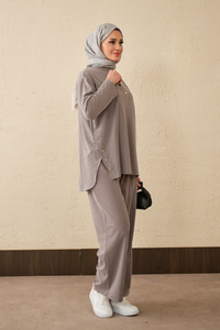 Yarım Kapama Düğme Detaylı Takım Gri