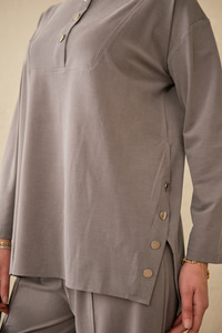 Yarım Kapama Düğme Detaylı Takım Gri