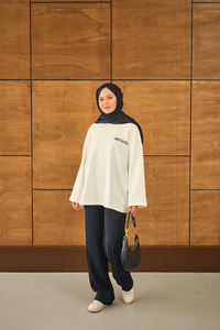 Yazı Baskılı Sweat Krem