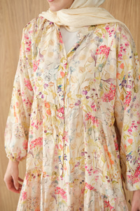 Yeni Bahar Desenli Elbise Krem