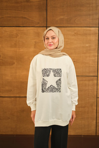 Yıldız Baskılı Sweatshirt Beyaz