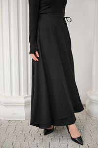 Yırtmaç Detay Kurdeleli Etek Siyah
