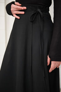 Yırtmaç Detay Kurdeleli Etek Siyah