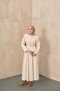 Yırtmaç Detaylı Takım Ekru