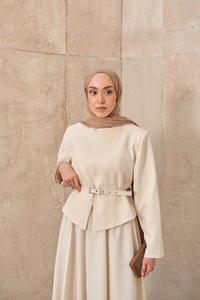 Yırtmaç Detaylı Takım Ekru