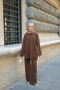 Yırtmaçlı Garni Detay Takım Kahverengi