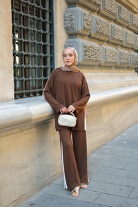 Yırtmaçlı Garni Detay Takım Kahverengi